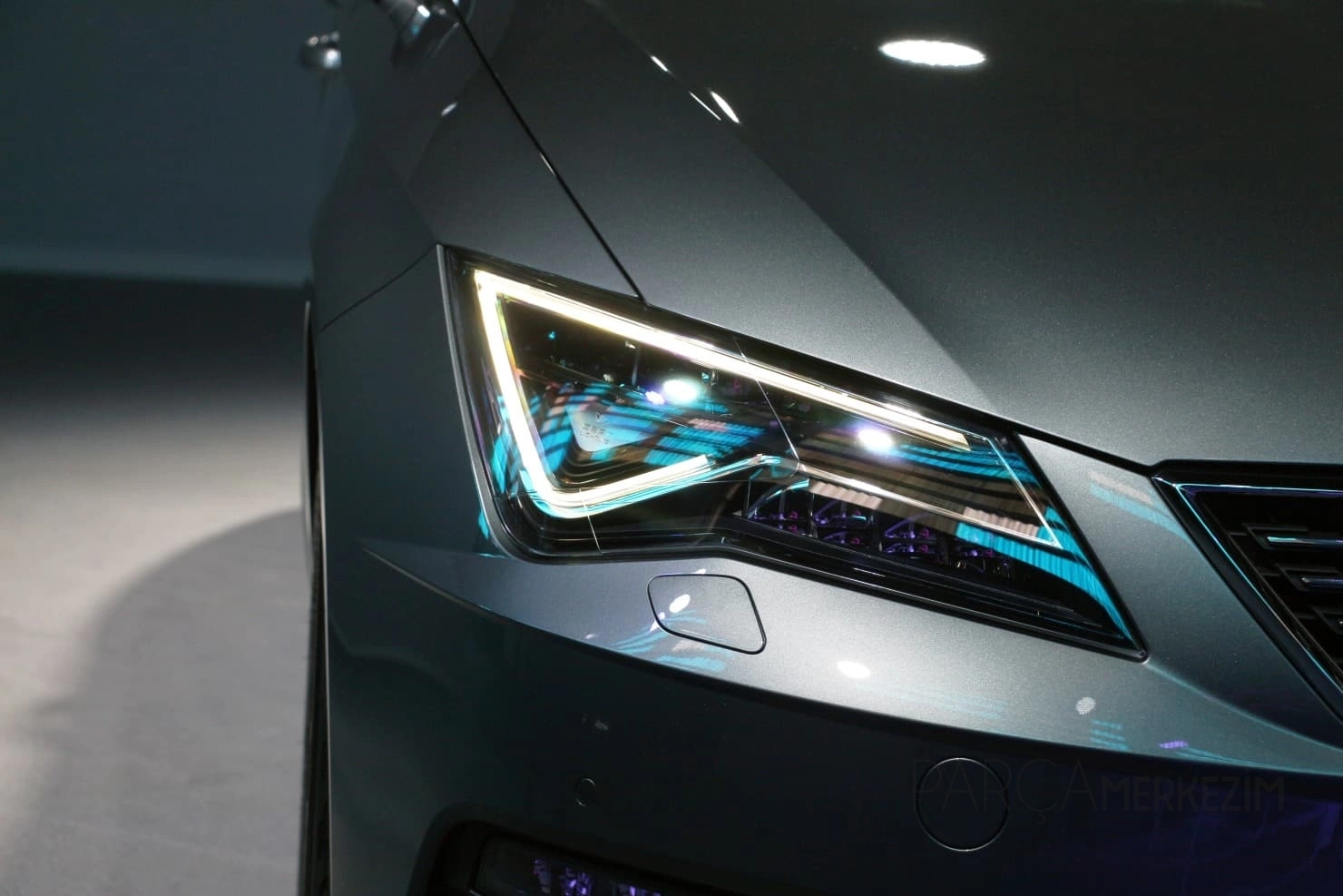  Leon Mk3 uyumlu Makyajlı Dizayn Led Far 2013-2016 ( Halojen uyumlu )